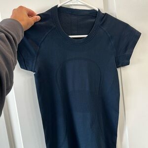 Lululemon Swiftly Tech Short Sleeve Navy Blue Size 4 Great Condition